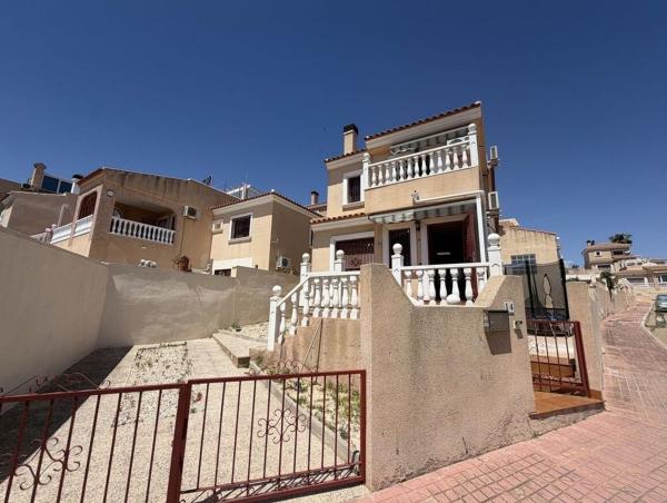 Chalet independiente en venta en Casa o chalet en Las Filipinas, Orihuela, Orihuela
thumbnail 3