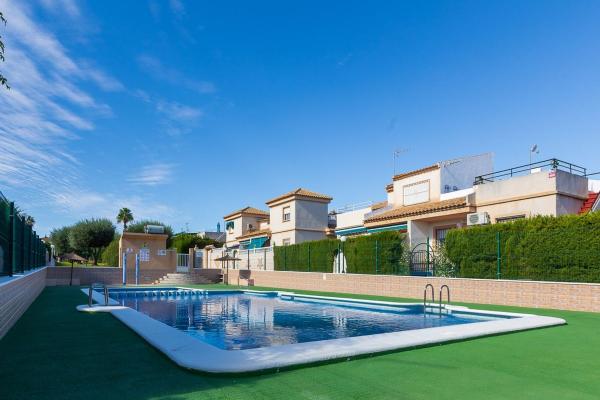 Chalet pareado en Altos Los, 11, Los Balcones - Los Altos del Edén, Torrevieja thumbnail 2