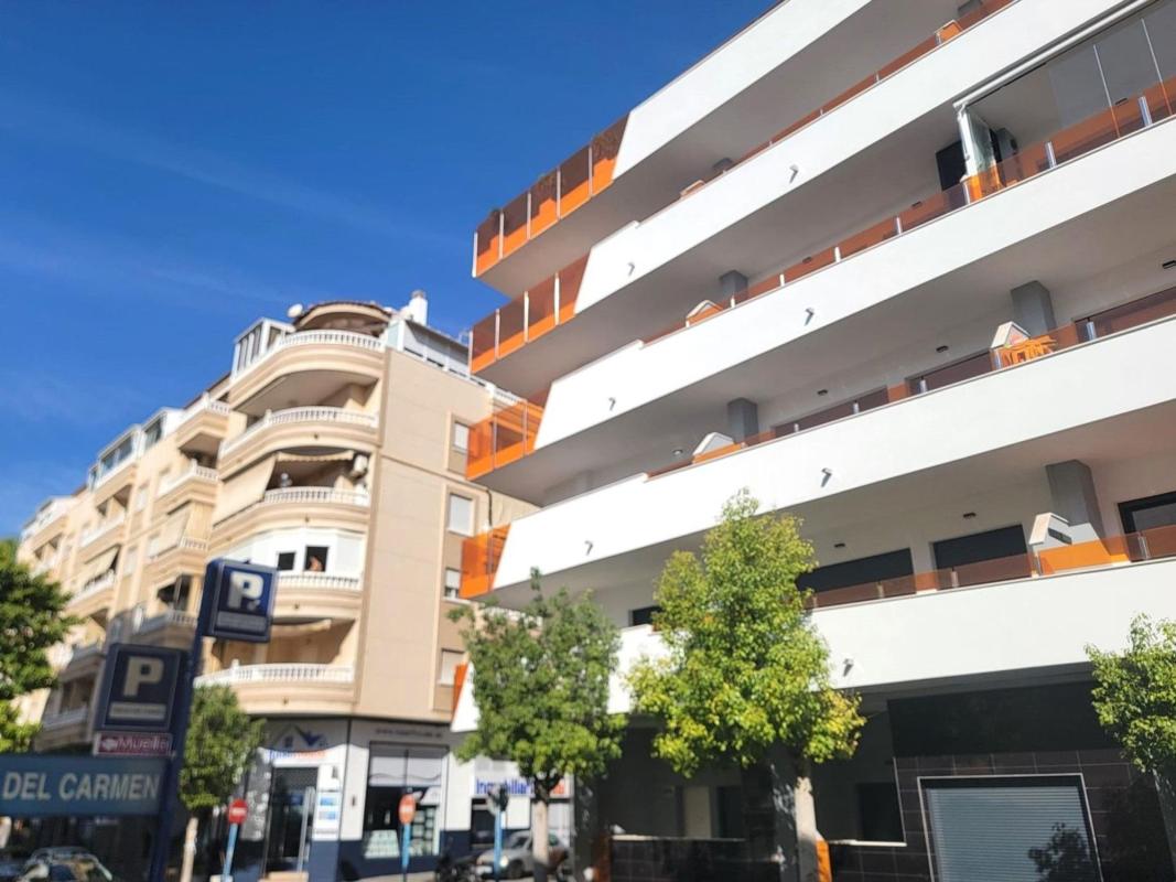 Venta de piso en Piso en Las Piscinas Naturales, Torrevieja, Torrevieja
photo 3