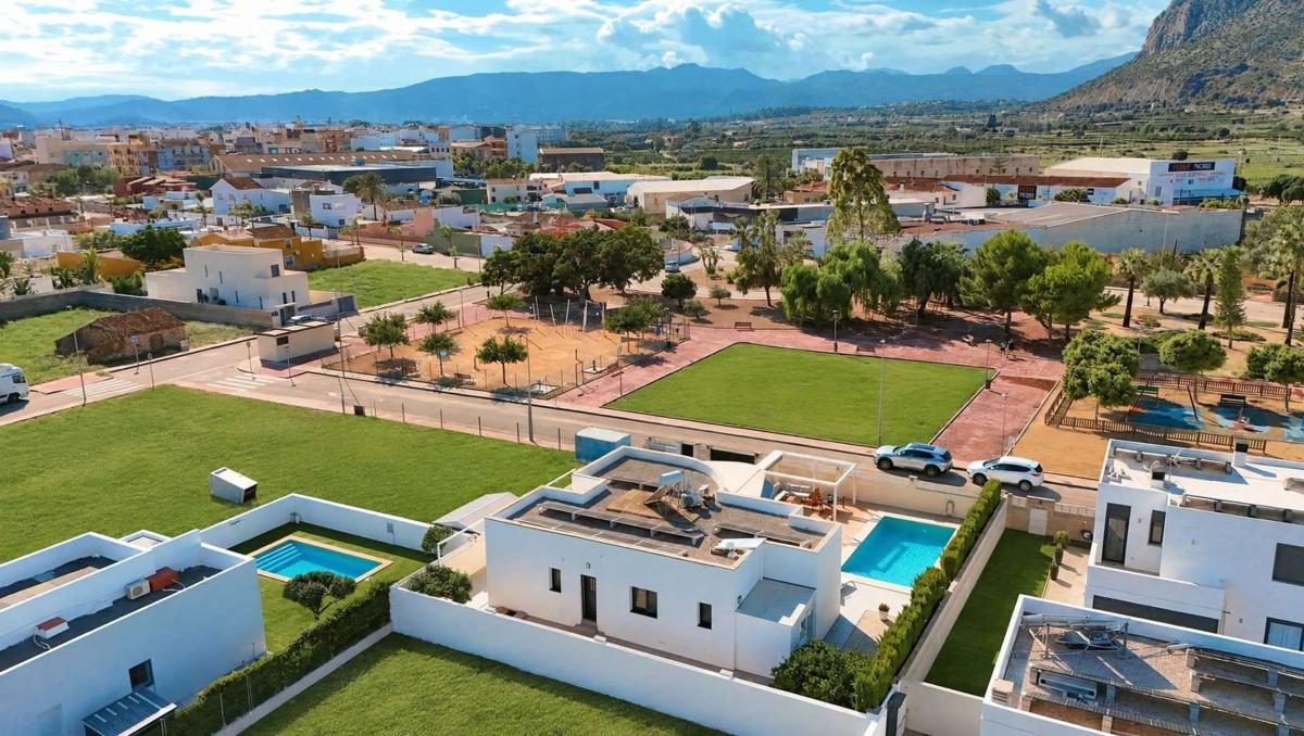 Propiedades en venta y alquiler en España photo 2