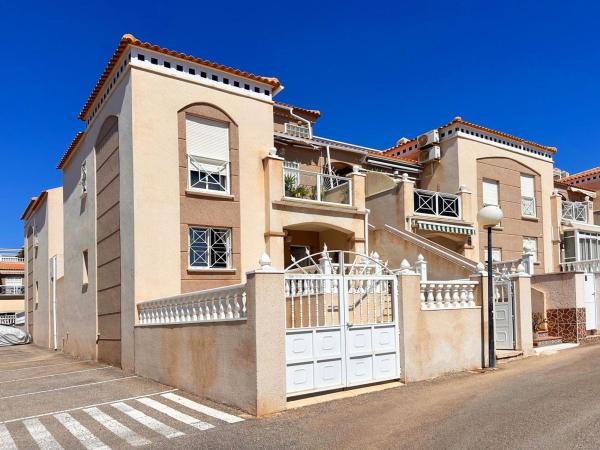 Chalet adosado en Calle Pedro Calderón de la Barca, Aguas Nuevas, Torrevieja thumbnail 2