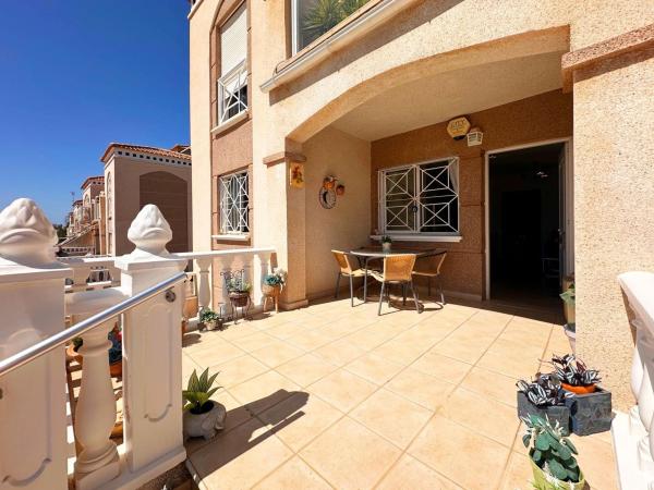 Chalet adosado en Calle Pedro Calderón de la Barca, Aguas Nuevas, Torrevieja photo 4