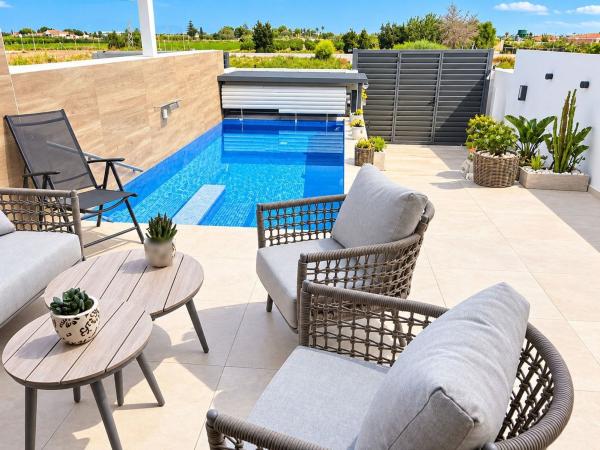 Частный шале на продаже в  Casa o chalet en Calle Rosalia de Castro, 50, Centro, Rojales, Рохалес photo 2