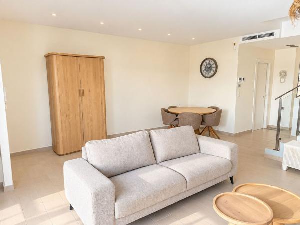 Частный шале на продаже в  Casa o chalet en Calle Rosalia de Castro, 50, Centro, Rojales, Рохалес photo 4