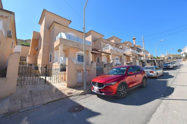 Частный шале на продаже в  Casa o chalet en Blue Lagoon - Galán, San Miguel de Salinas, Сан-Мигель-де-Салинас photo 1