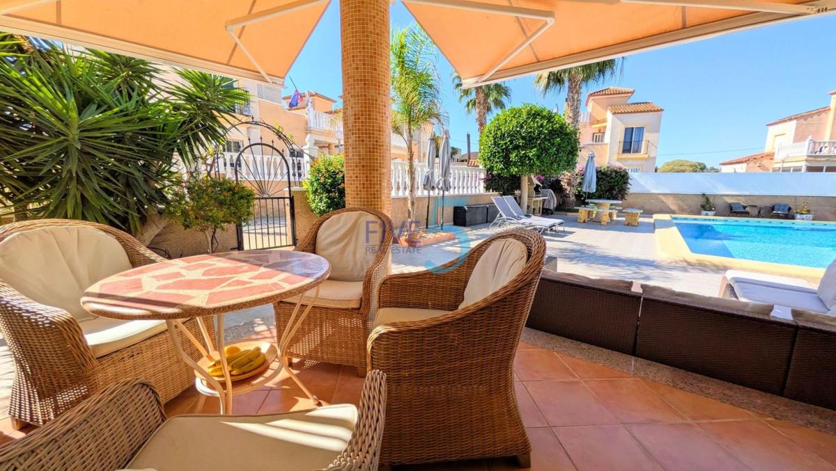 Sale of independent chalet in Casa o chalet en Algorfa, Algorfa
photo 2