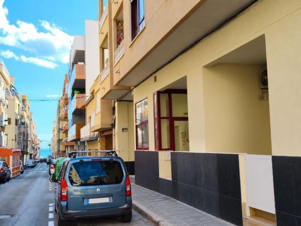 Sale of flat in Piso en Calle Fuensanta, Las Piscinas Naturales, Torrevieja, Torrevieja
thumbnail 2