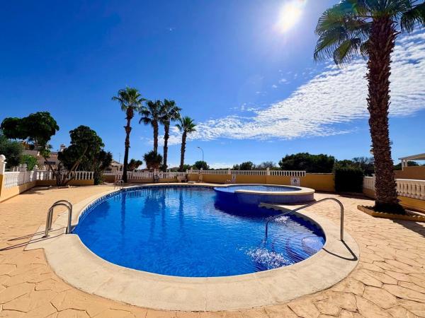 Independent chalet for sale in Casa o chalet en Lomas de Cabo Roig, Orihuela, Orihuela
 photo 2